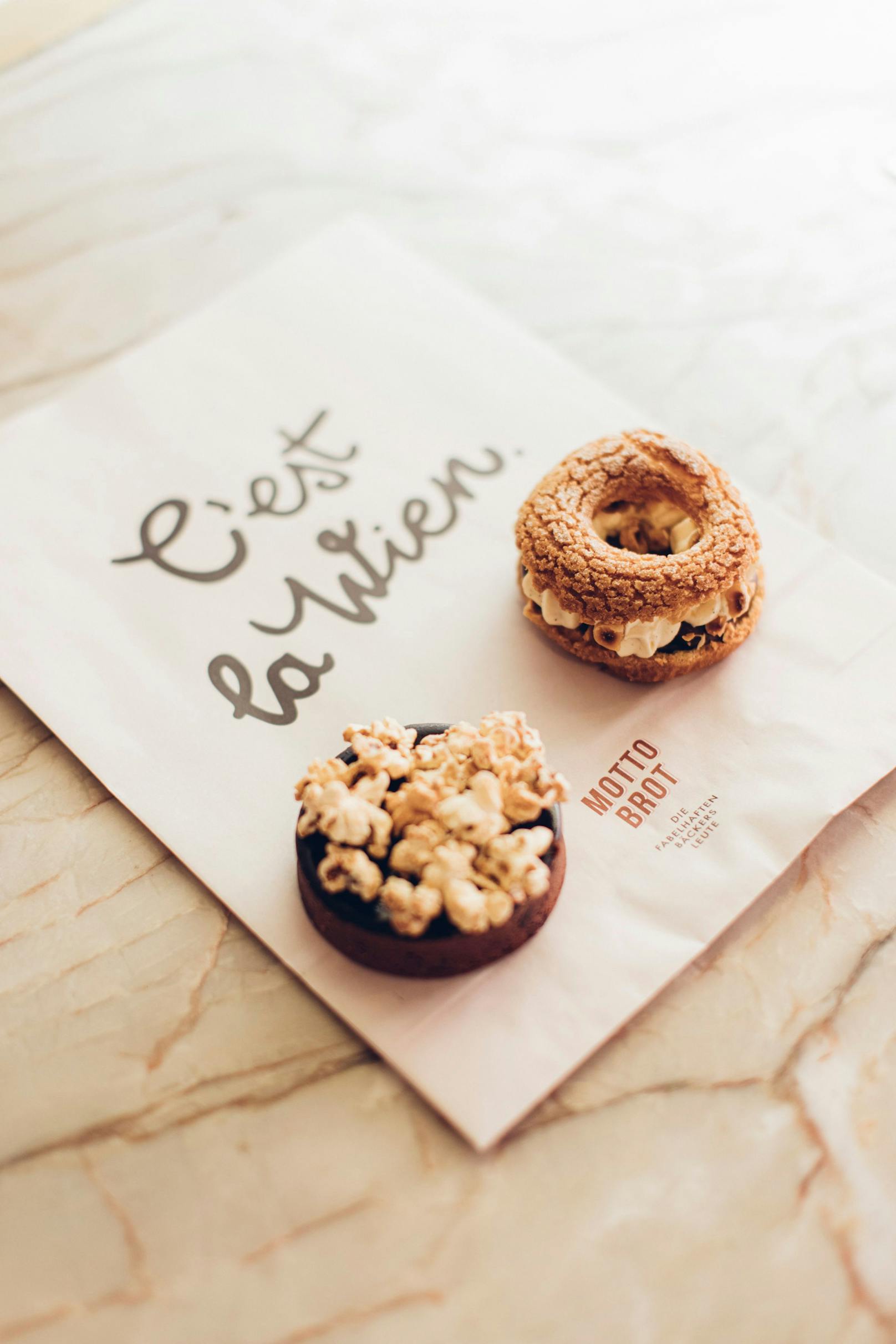 In der Bäckerei in der Mariahilfer Straße 71 A wartet eine große Auswahl an Backwerk auf die Kunden.