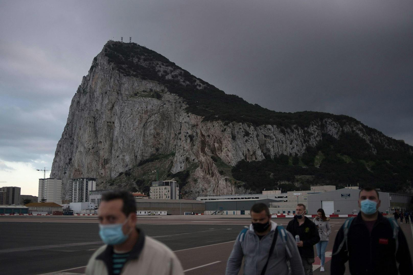 Der Felsen von Gibraltar ist einer der berühmtesten Felsen der Welt.