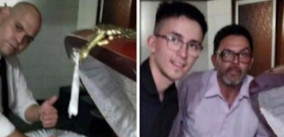 Links Diego Molina, rechts Claudio Fernandez und sein Sohn. Sie posierten mit der Leiche von Diego Maradona. Was wir nicht zeigen: das Gesicht des Toten.