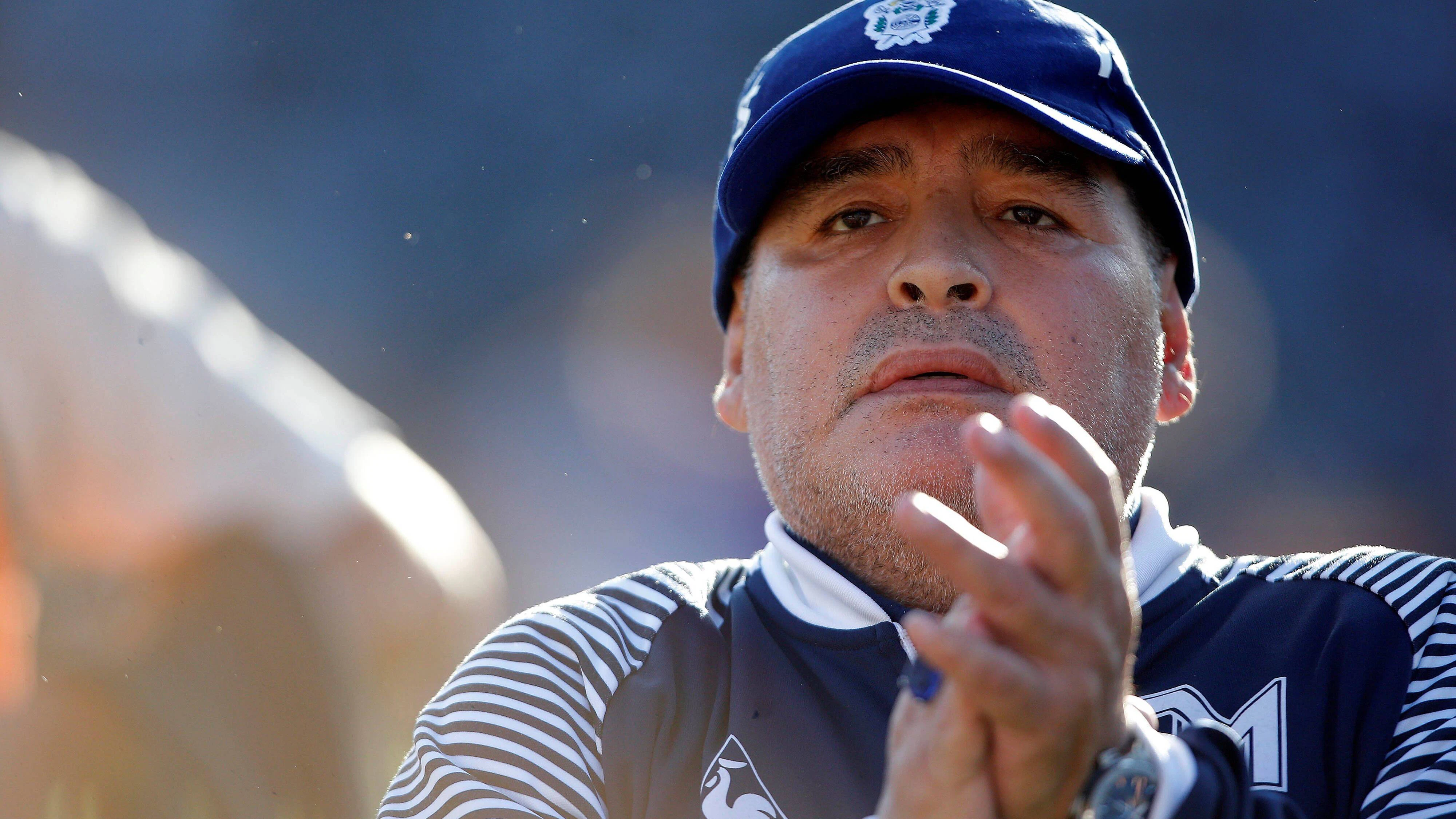 Diego Maradona muss operiert werden. 
