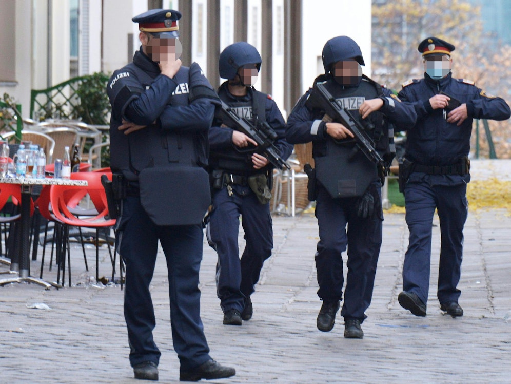 Die Polizei hat den Tatort weiträumig abgeriegelt.