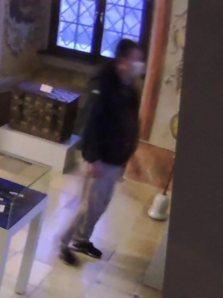Dieser Mann wird gesucht.