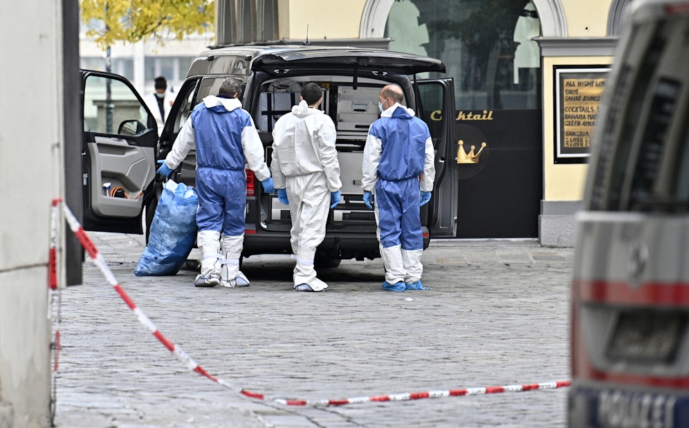 Spurensicherer am Wiener Schwedenplatz nach dem Terroranschlag in Wien.