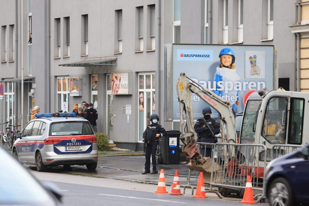 In der Gürtelstraße kam es heute in Linz zu einem großen Polizeieinsatz im Zusammenhang mit dem Terroranschlag in Wien.