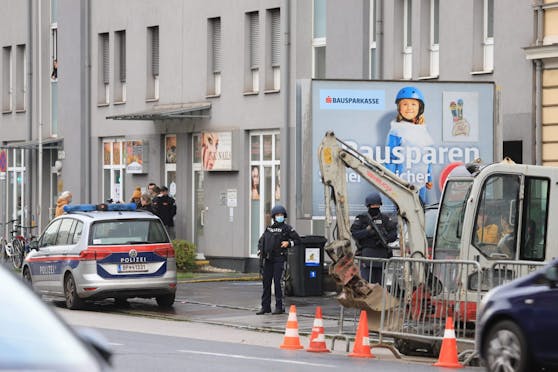 In der Gürtelstraße kam es heute in Linz zu einem großen Polizeieinsatz im Zusammenhang mit dem Terroranschlag in Wien.