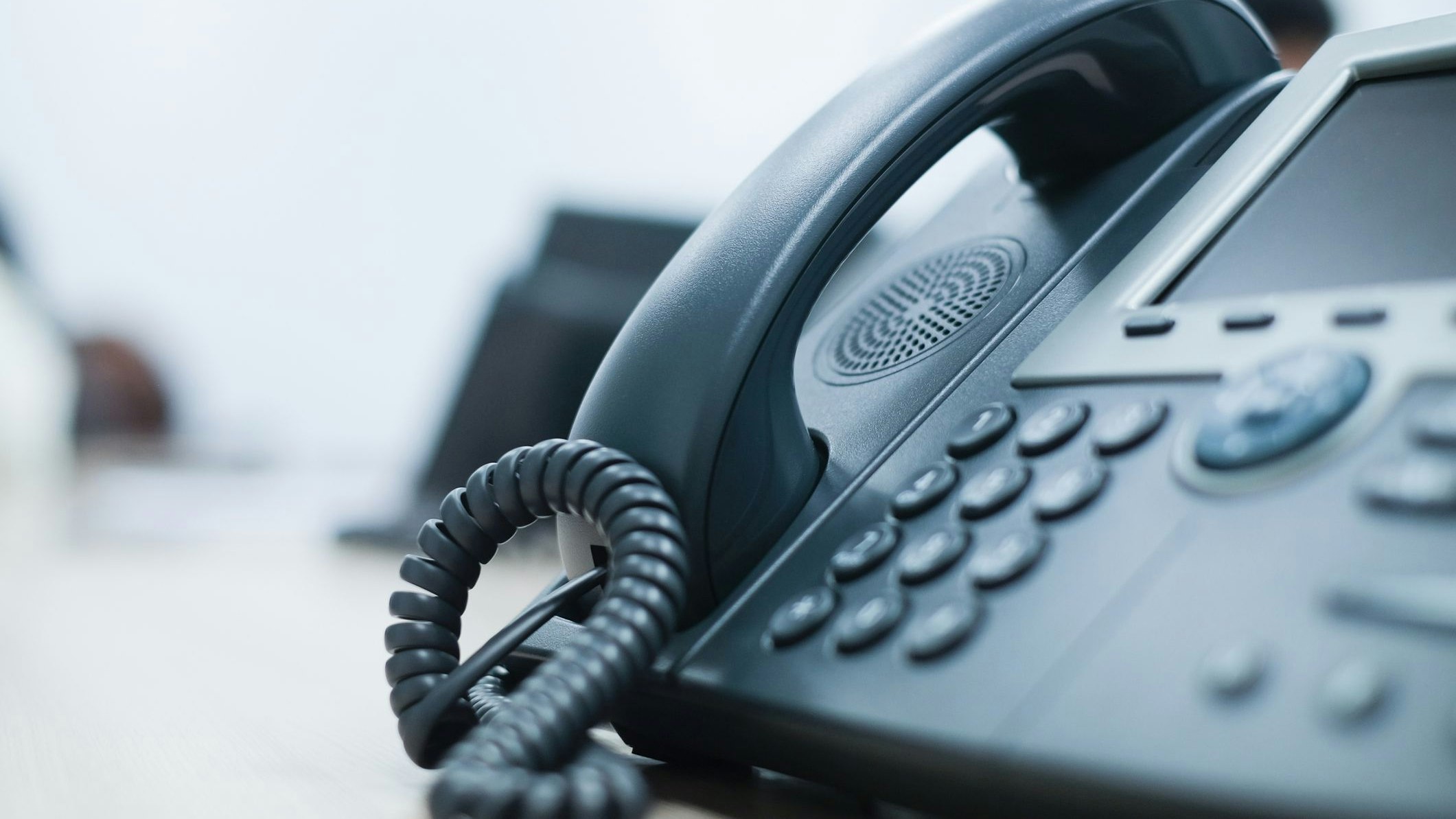 Nach dem Terroranschlag in der Wiener Innenstadt bietet verschiedene Hotlines Unterstützung.