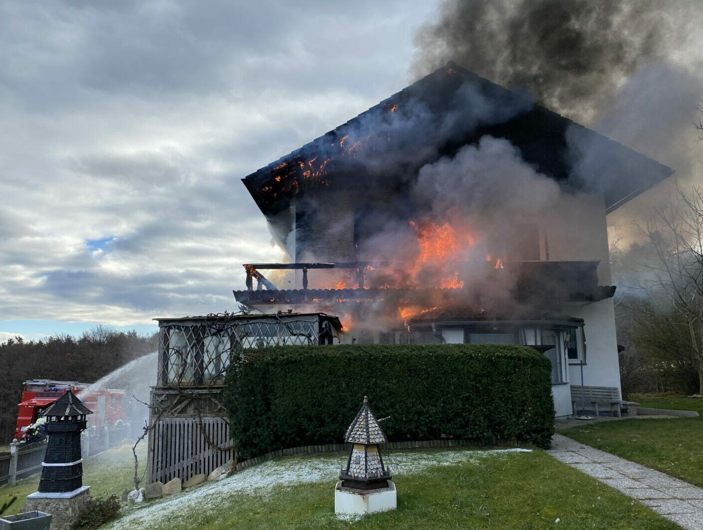 Zigarettenreste lösten diesen Dachstuhlbrand aus.
