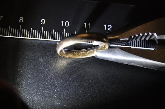 Die Polizei sucht nach dem Besitzer oder Hinweise auf diesen Ring.