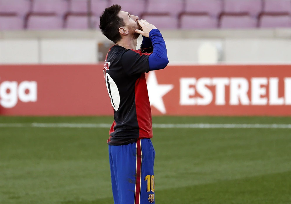 Messi gedenkt im Trikot der Newell's Old Boys Maradona.