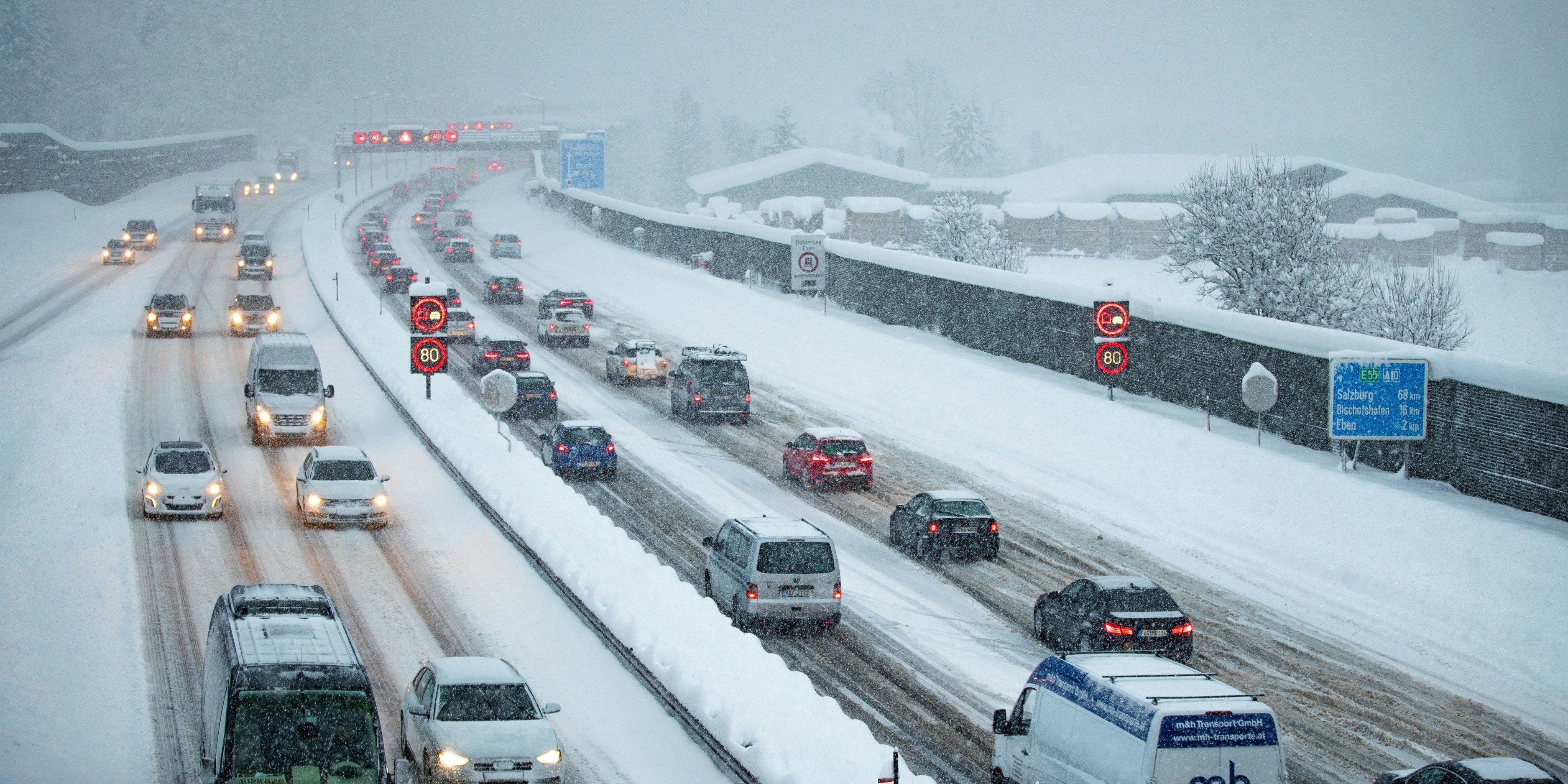 Schnee auf der Autobahn bei Salzburg (Archivfoto)