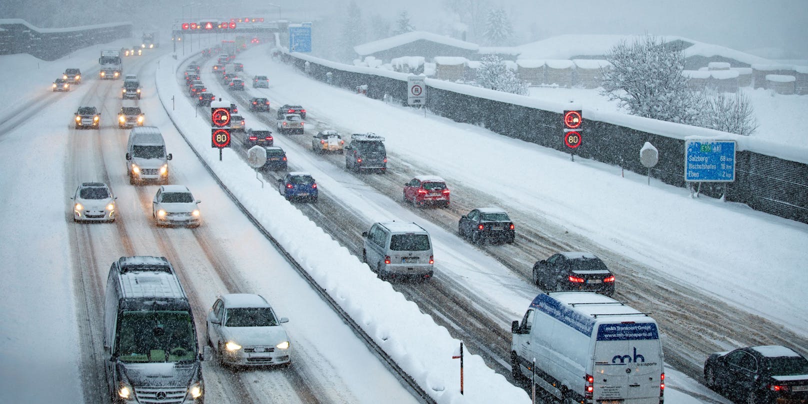 Schnee auf der Autobahn bei Salzburg (Archivfoto)