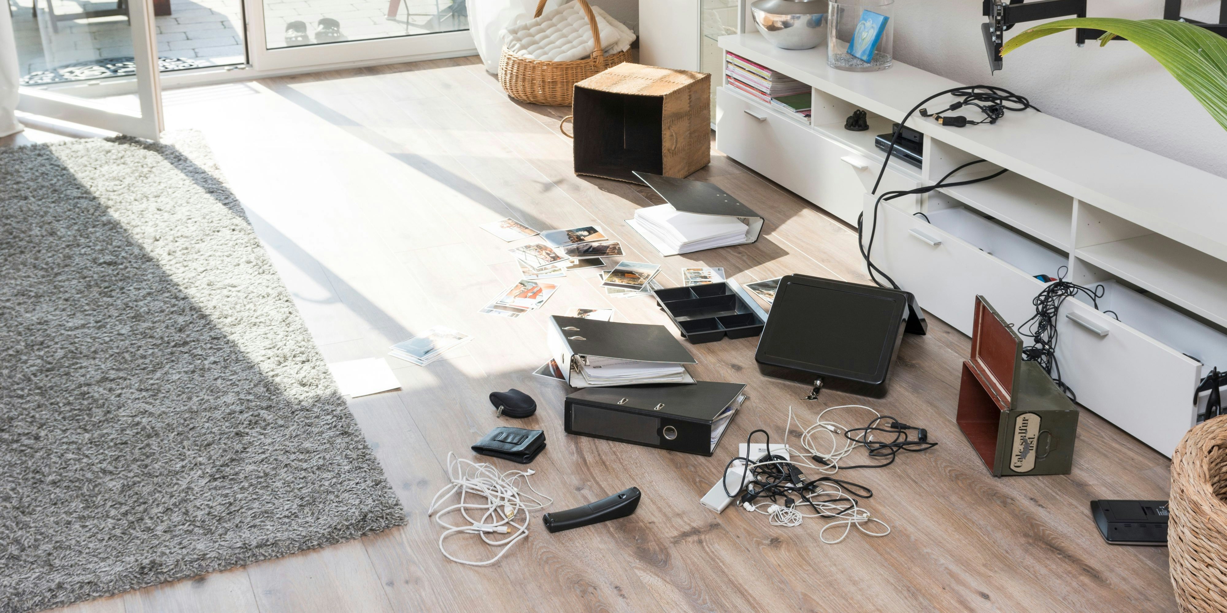 Die Täter brachen in eine Wohnung in Wien-Penzing ein.