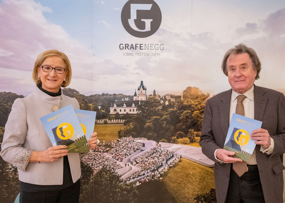 Landeshauptfrau Johanna Mikl-Leitner und der Künstlerische Leiter Rudolf Buchbinder freuen sich auf die Festival-Saison 2021.