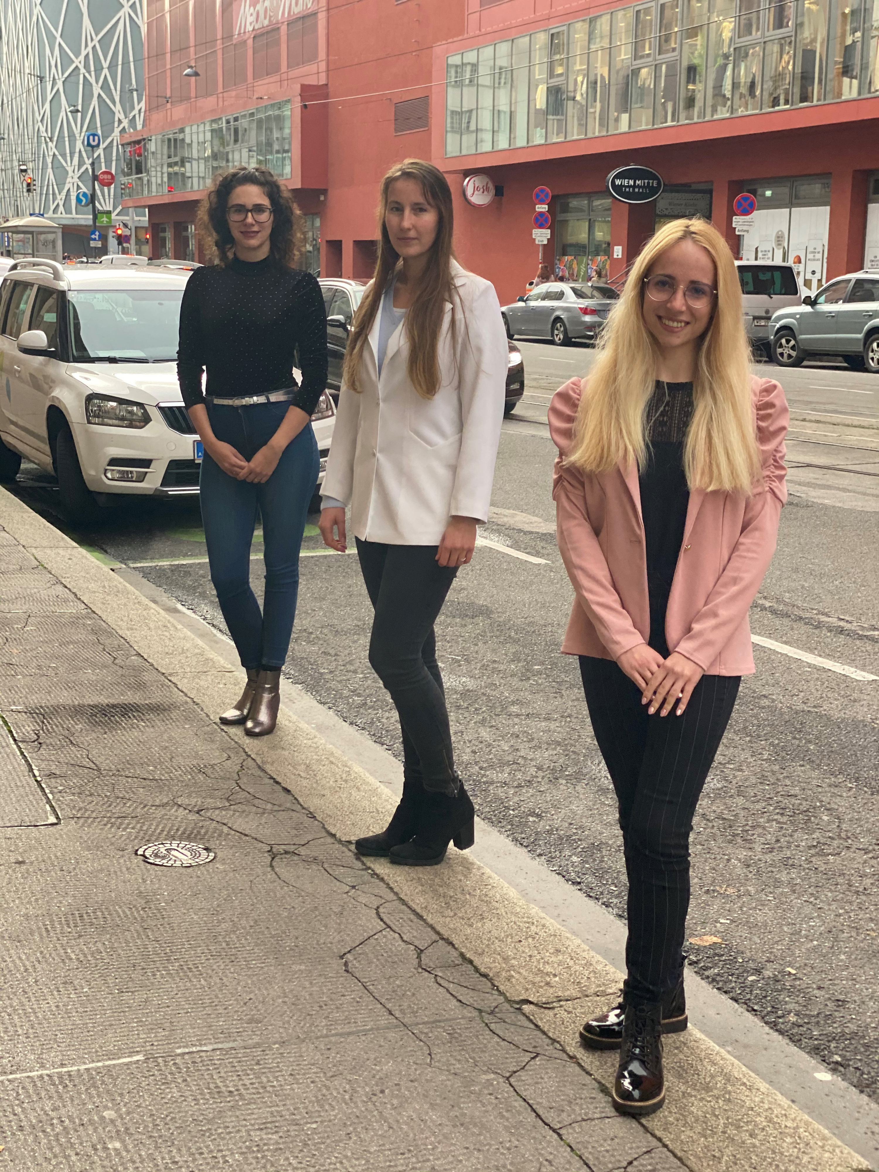 Írisz Csády-Nagy, Michaela Horváth und Petra Artner fechten die Ausgangsbeschränkungen an.