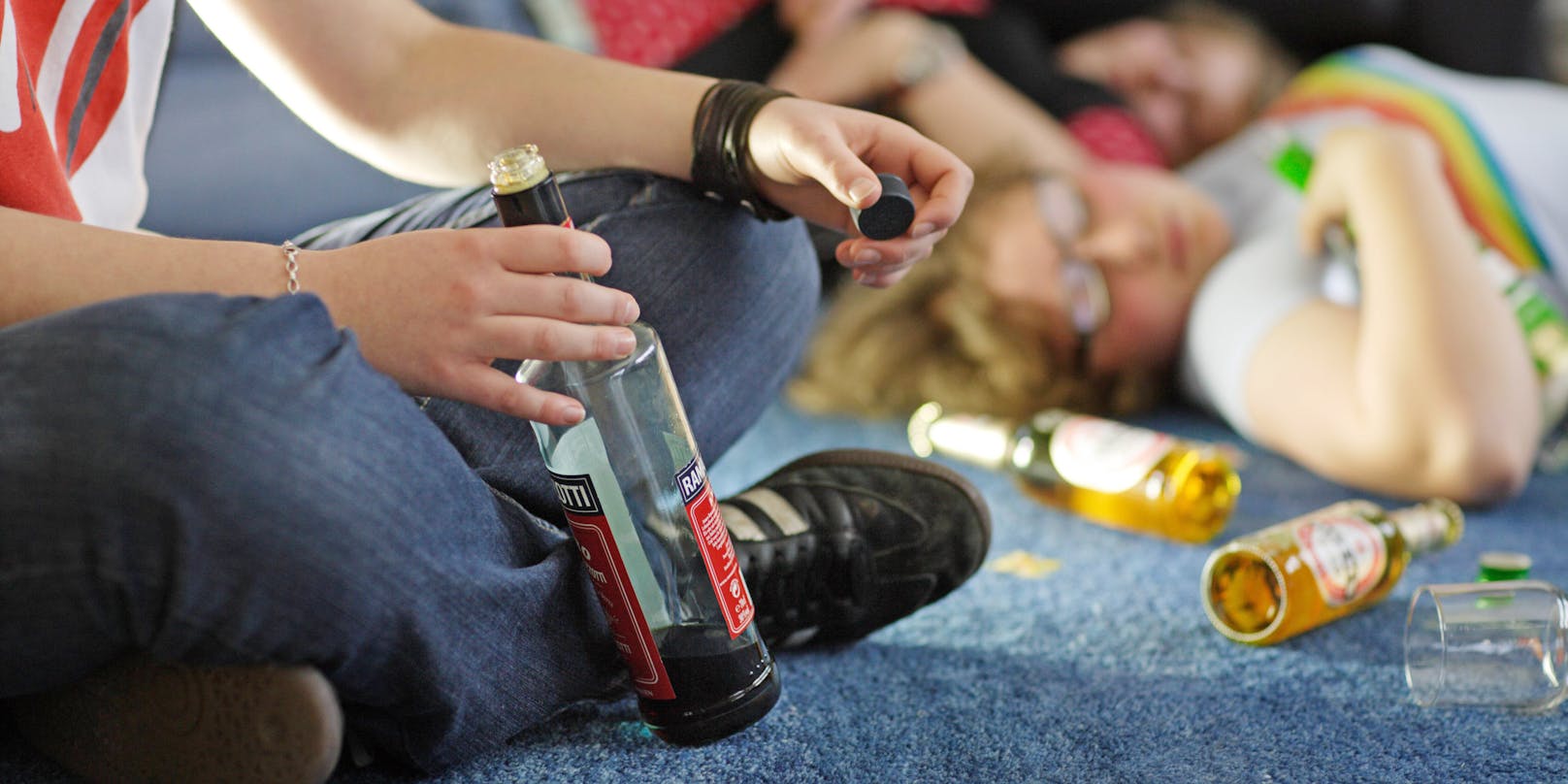 Ein alkoholisierter 19-Jähriger rastete nach einer Party aus.