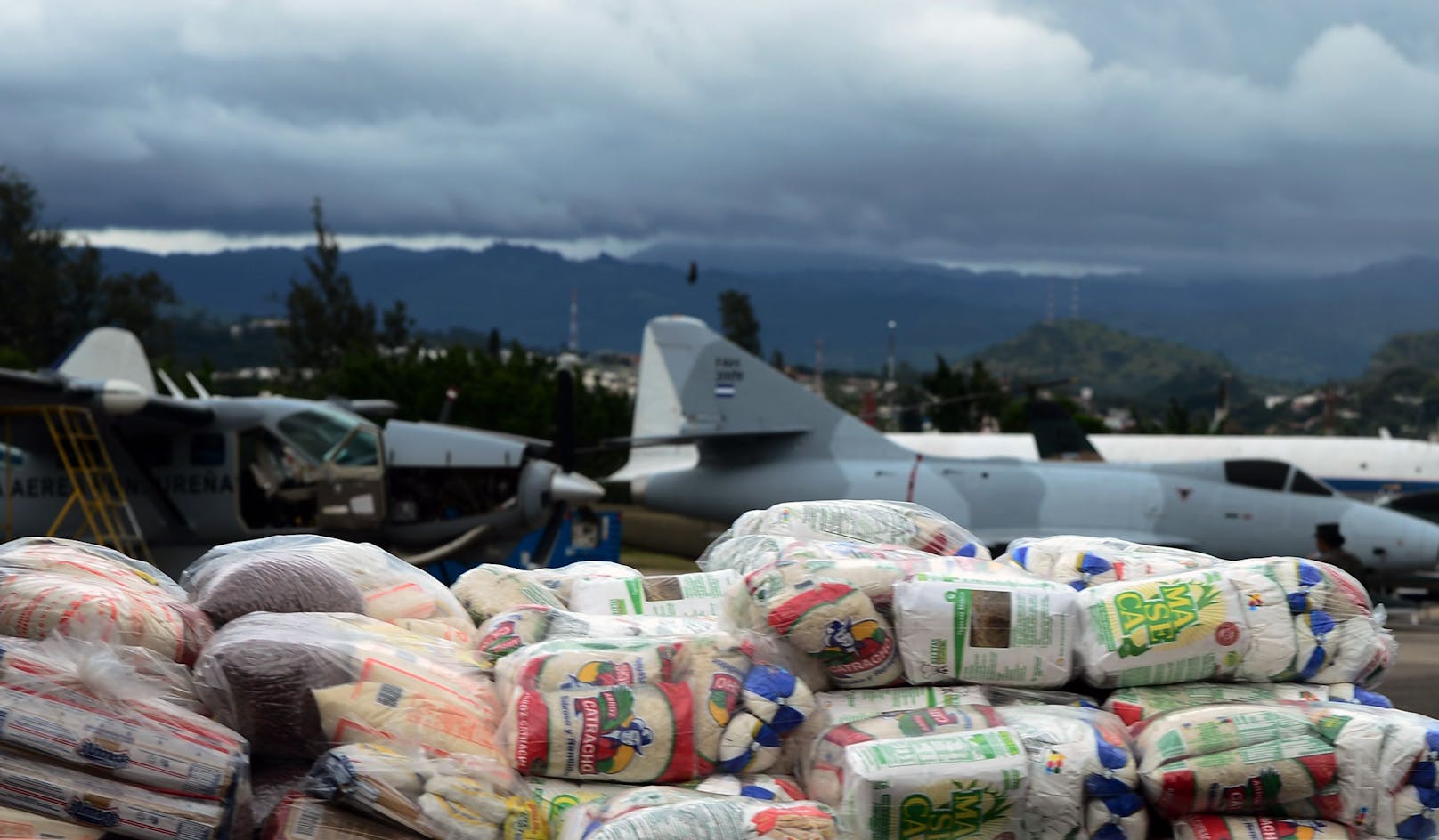 Die Luftwaffe Honduras' kümmerte sich um die Versorgung mit Vorräten.