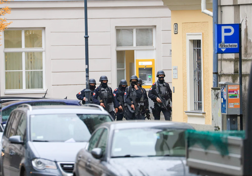 Schon seit dem frühen Morgen ist die Polizei an öffentlichen Orten in Linz sehr sichtbar.