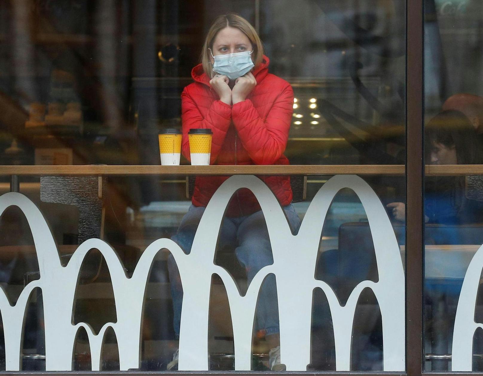 Die Tausenden Angestellten in den Fast-Food-Restaurants seien jetzt auf Unterstützung angewiesen.