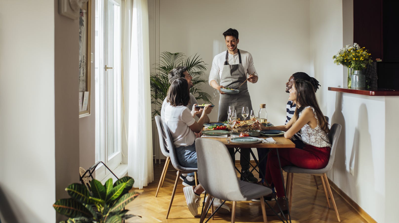 Eine kleine Brunch- oder Dinner-Runde im Familien- und Freundeskreis wirkt harmlos. 