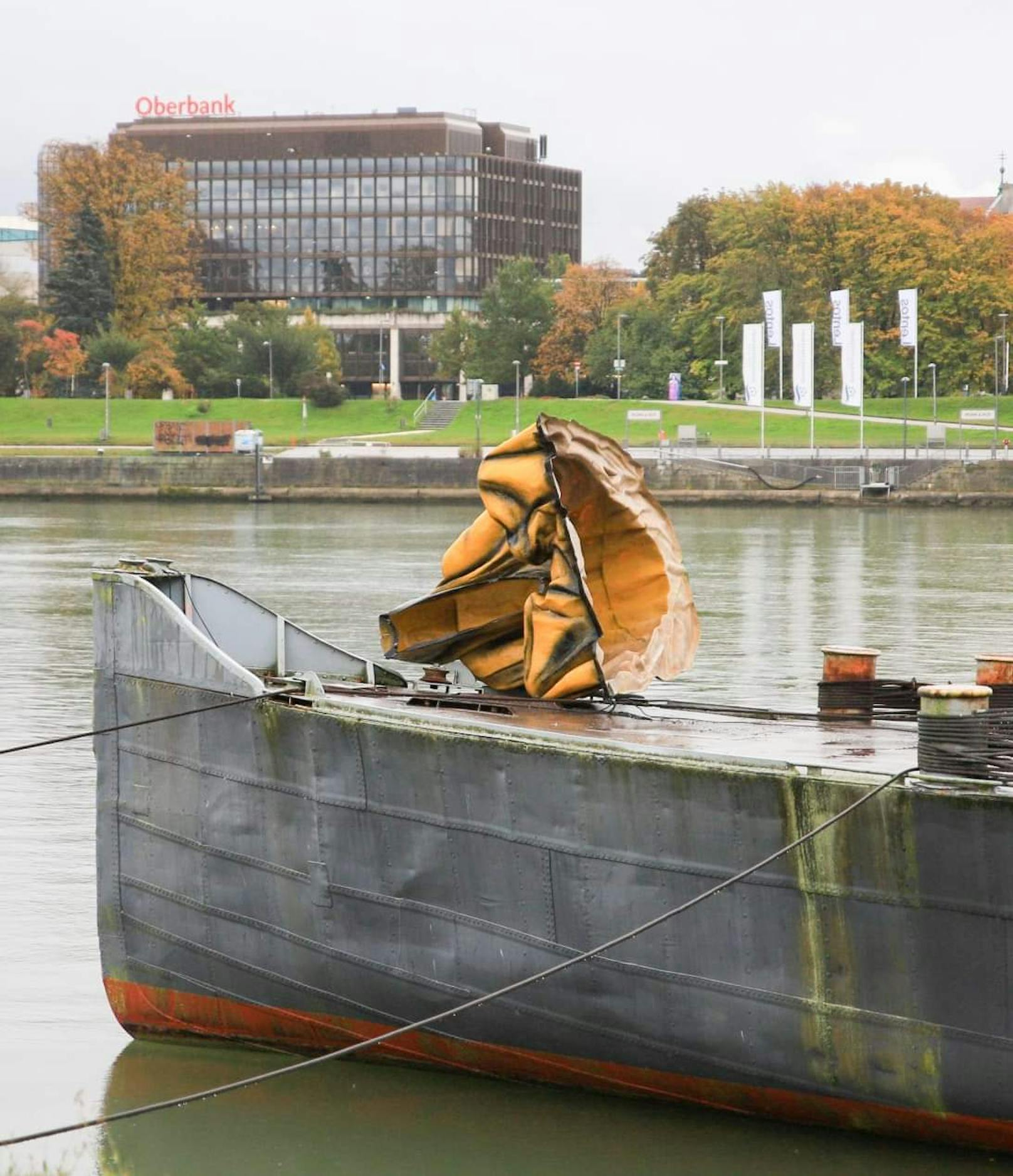 Eine der beiden zerstörten Skulpturen, die Ende Oktober ins Wasser geworfen worden waren. 
