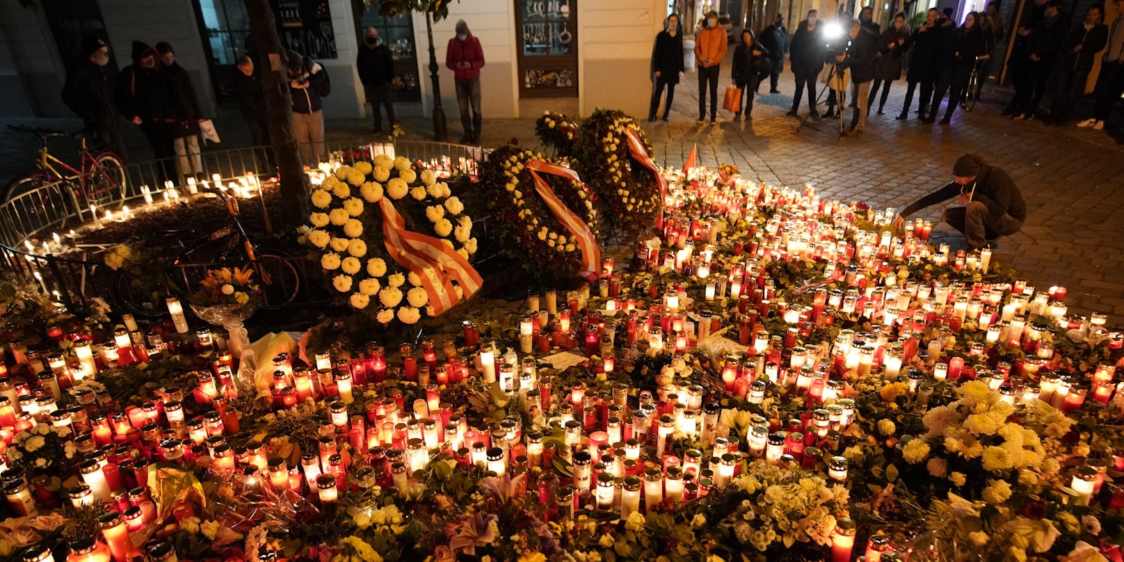 Die Wiener trauern und gedenken der Opfer des Terror-Anschlags.