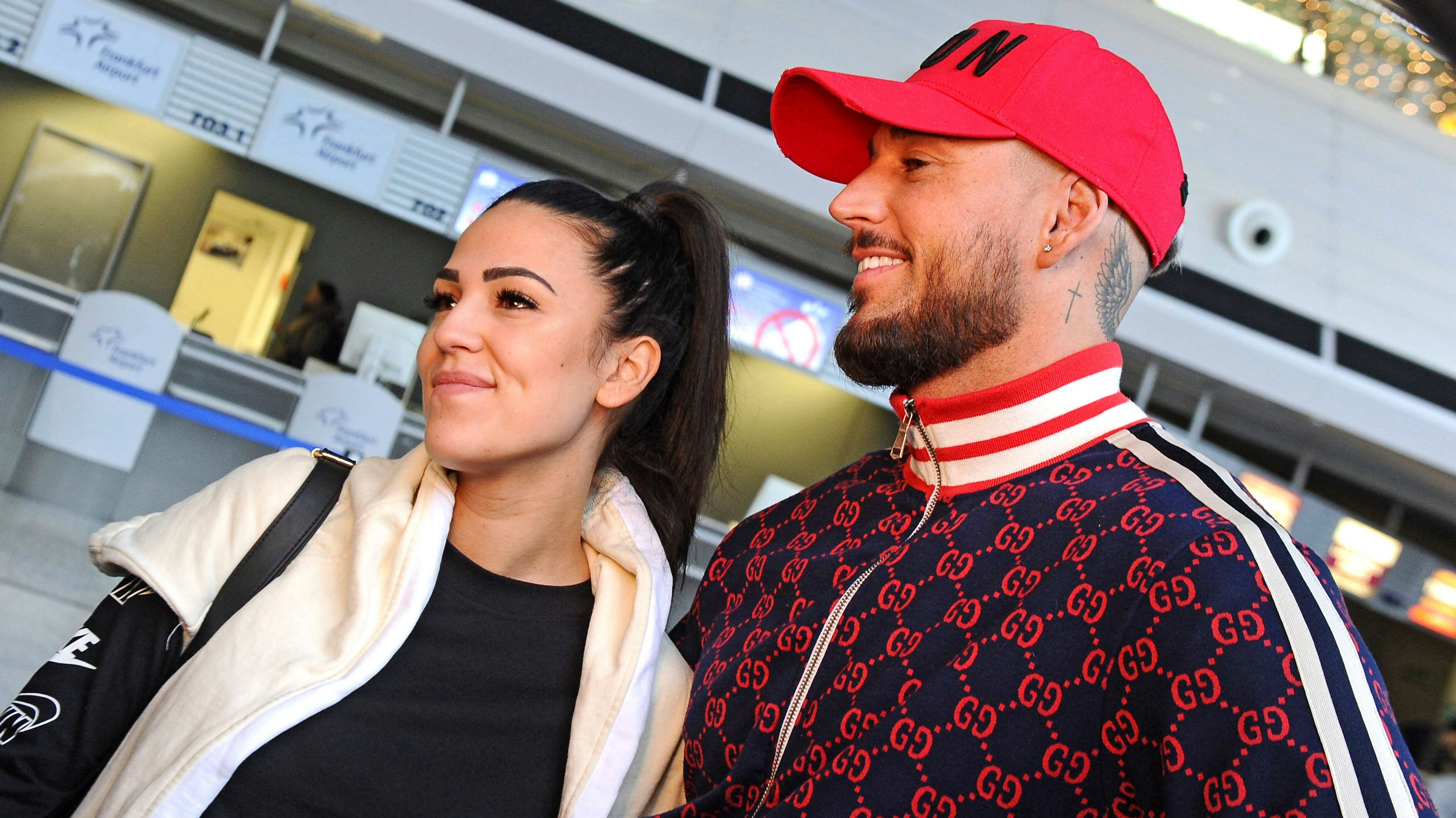 Ex-Dschungelcamperin <strong>Elena Miras</strong> will in der neuen "Dschungelshow" nicht auf ihren Ex <strong>Mike Heiter</strong> treffen, der diesmal um das "Goldene Ticket" rittert.<br>