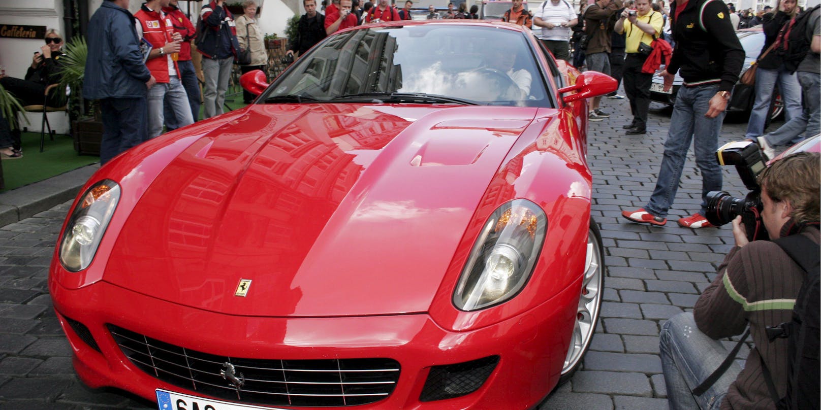 Der Ferrari wurde im Rahmen einer Routinekontrolle sichergestellt. Symbolbild.