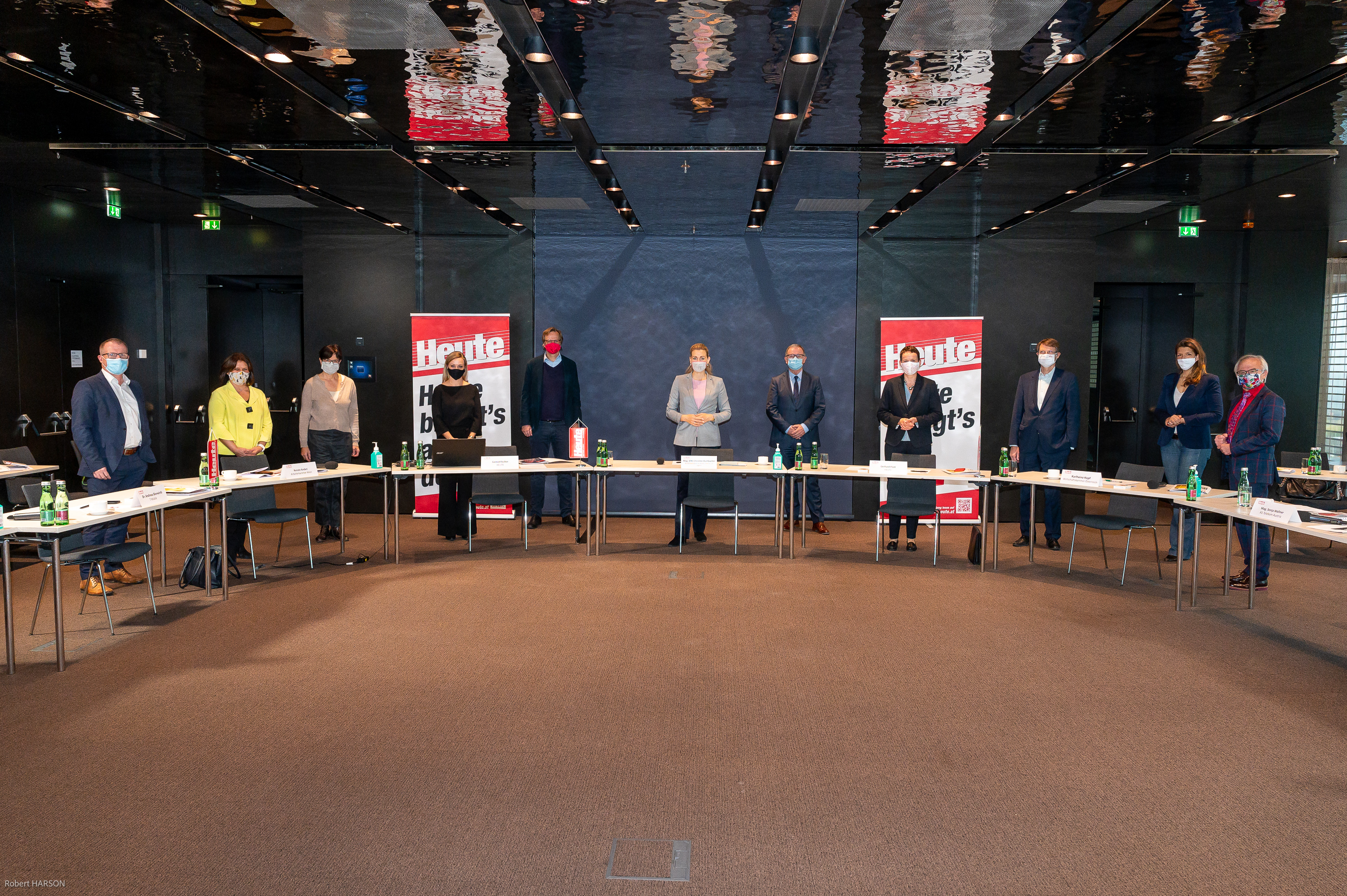 Expertenrunde (v.l.): Stefan Graf, Renate Anderl, Petra Draxl, Monika Racek, Andreas Bierwirth, Christine Aschbacher, Karlheinz Kopf, Sonja Wallner, Norbert Scheele, Elisabeth Wenzl, Manfred Rosenauer.