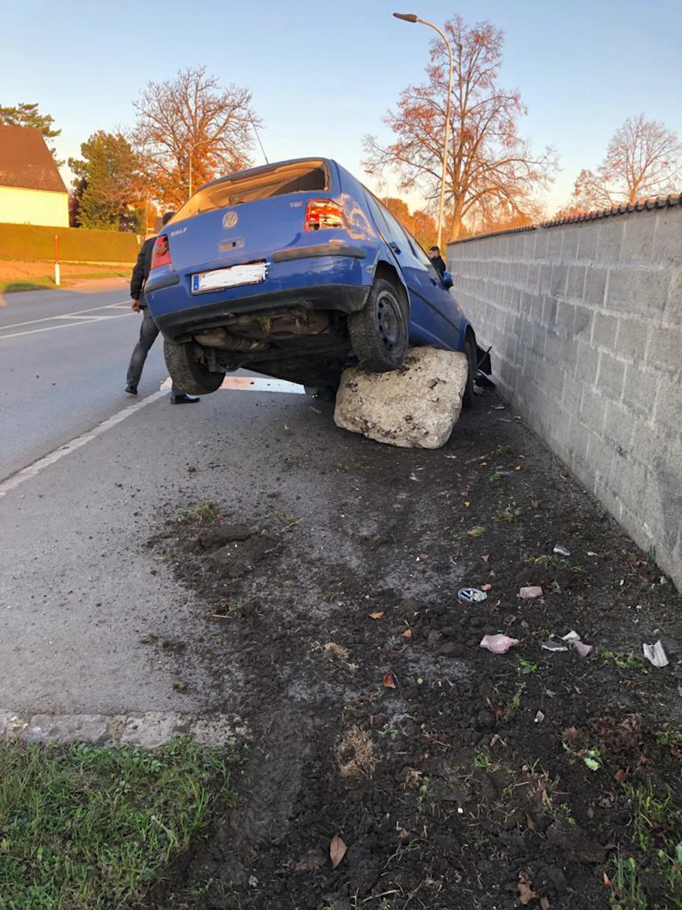 Spektakulärer Crash im Bezirk Baden.