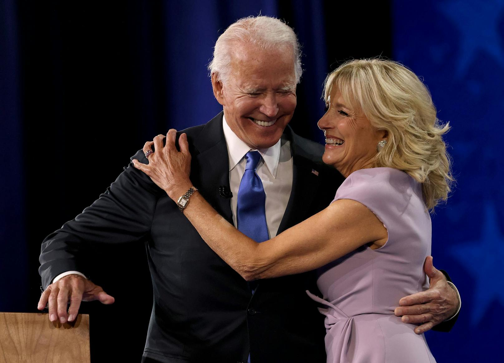 Das ist das neue Präsidenten-Paar - Joe und Jill Biden.