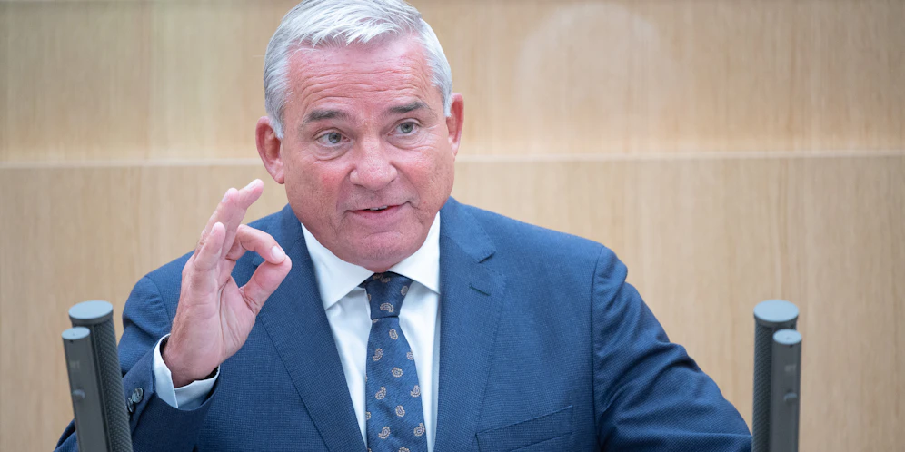 Thomas Strobl will Quarantäneverweigerer in geschlossene Kliniken einweisen.