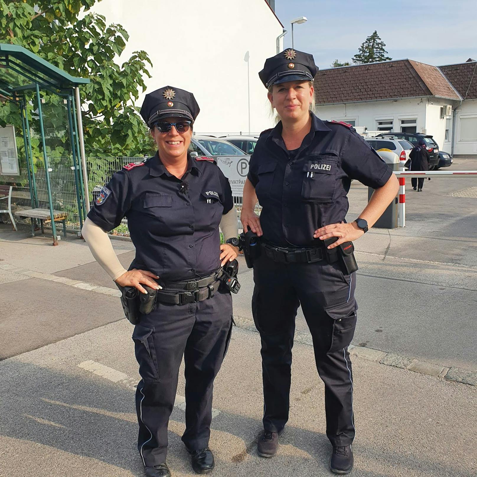 Auch Revierinspektorin <strong>Bettina</strong> und Gruppeninspektorin <strong>Birgit</strong> haben mit neuen Herausforderungen zu kämpfen. <br>