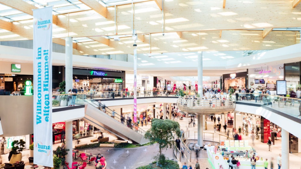 Das Shopping-Center HUMA ELEVEN heißt seine Kunden mit 90 Shops willkommen.&nbsp;