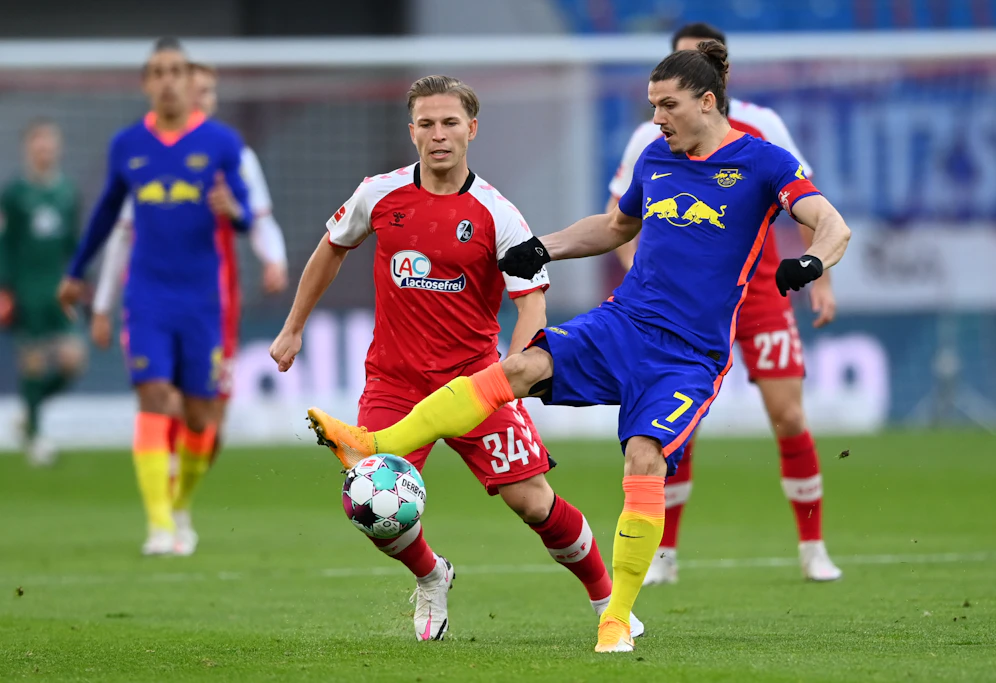 Marcel Sabitzer trifft gegen Freiburg zum zwischenzeitlichen 2:0.