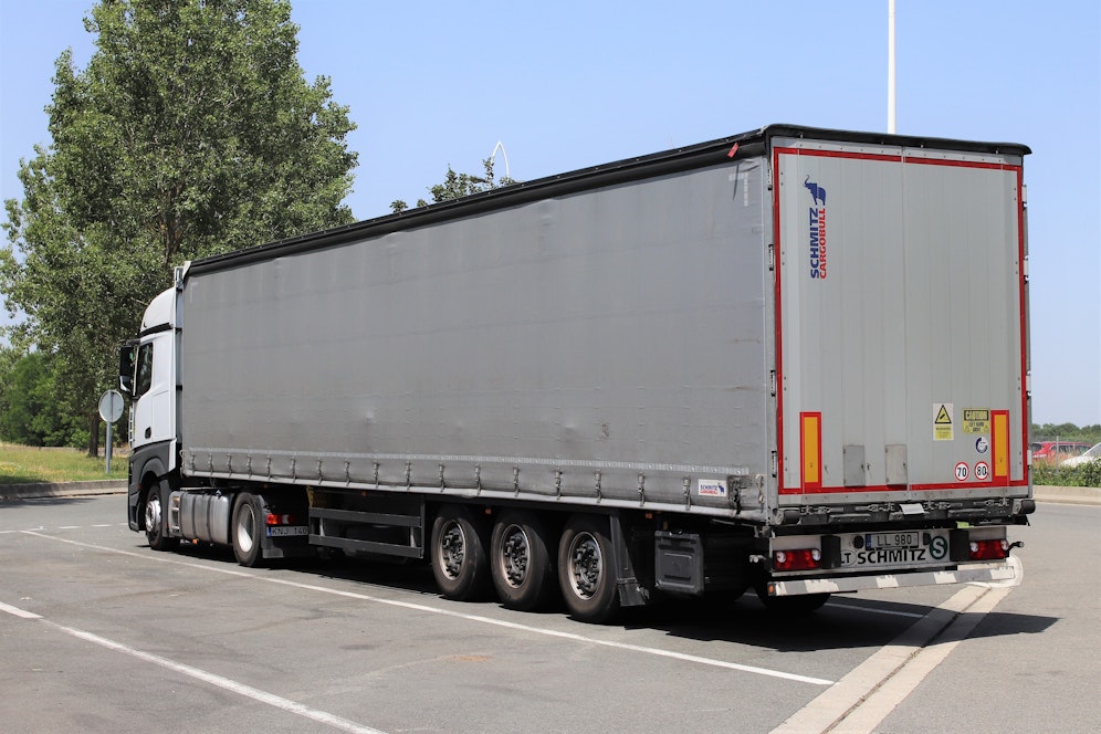 Der Lkw-Lenker transportierte in Summe 16 Tonnen gefährliche Güter. (Symbolbild)