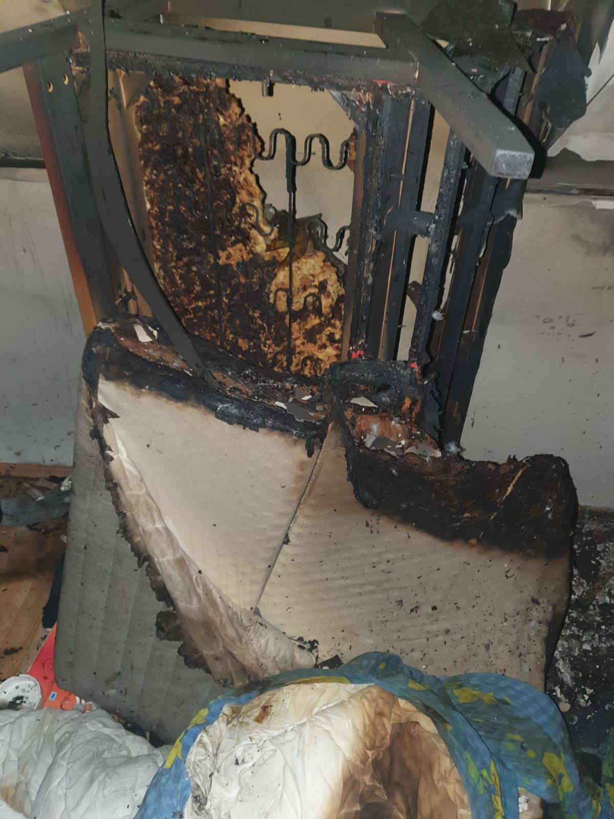 An mehreren Stellen in der Wohnung war ein Brand ausgebrochen.