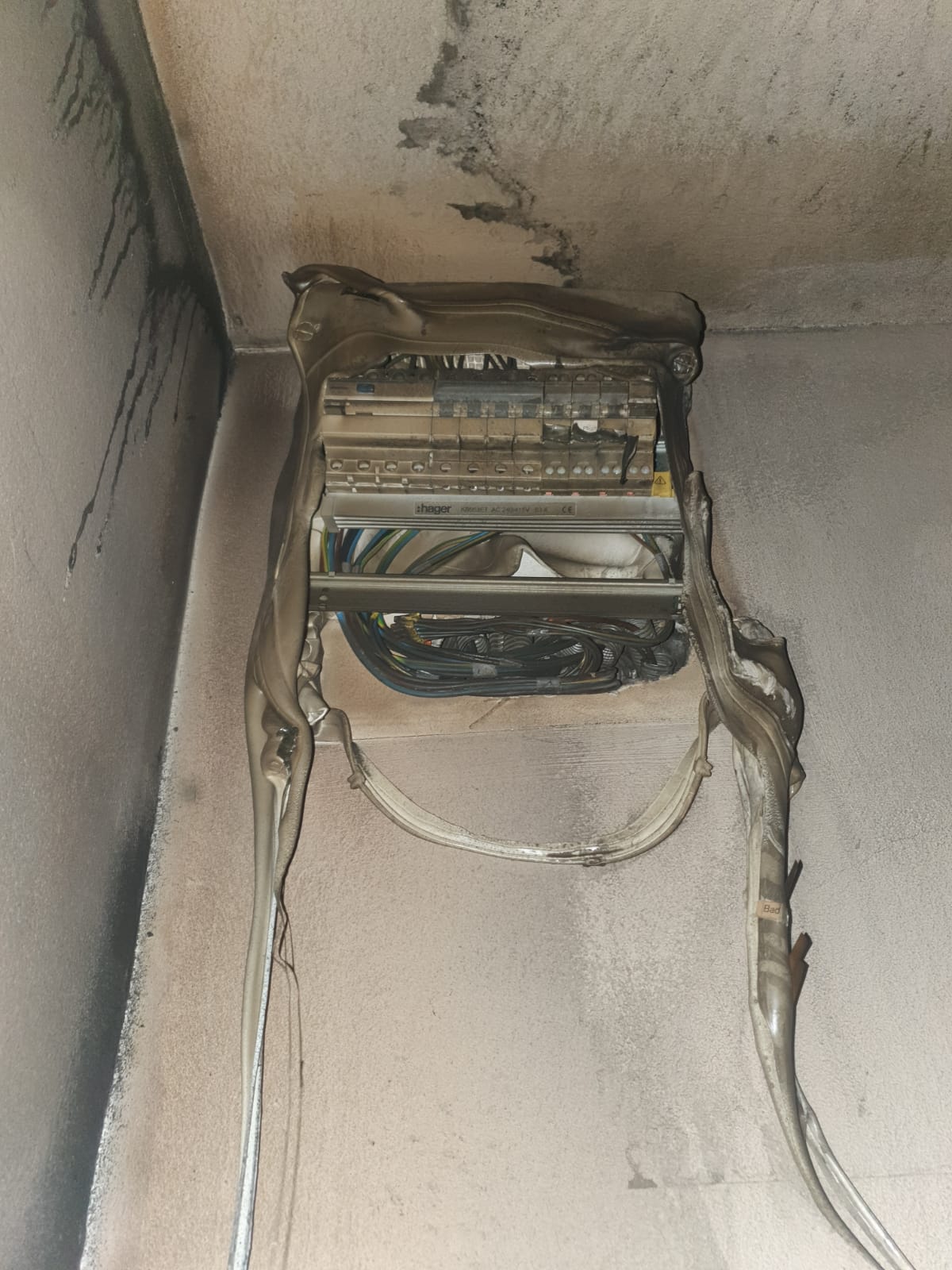 Schwierige Brandbekämpfung beim Zimmerbrand.