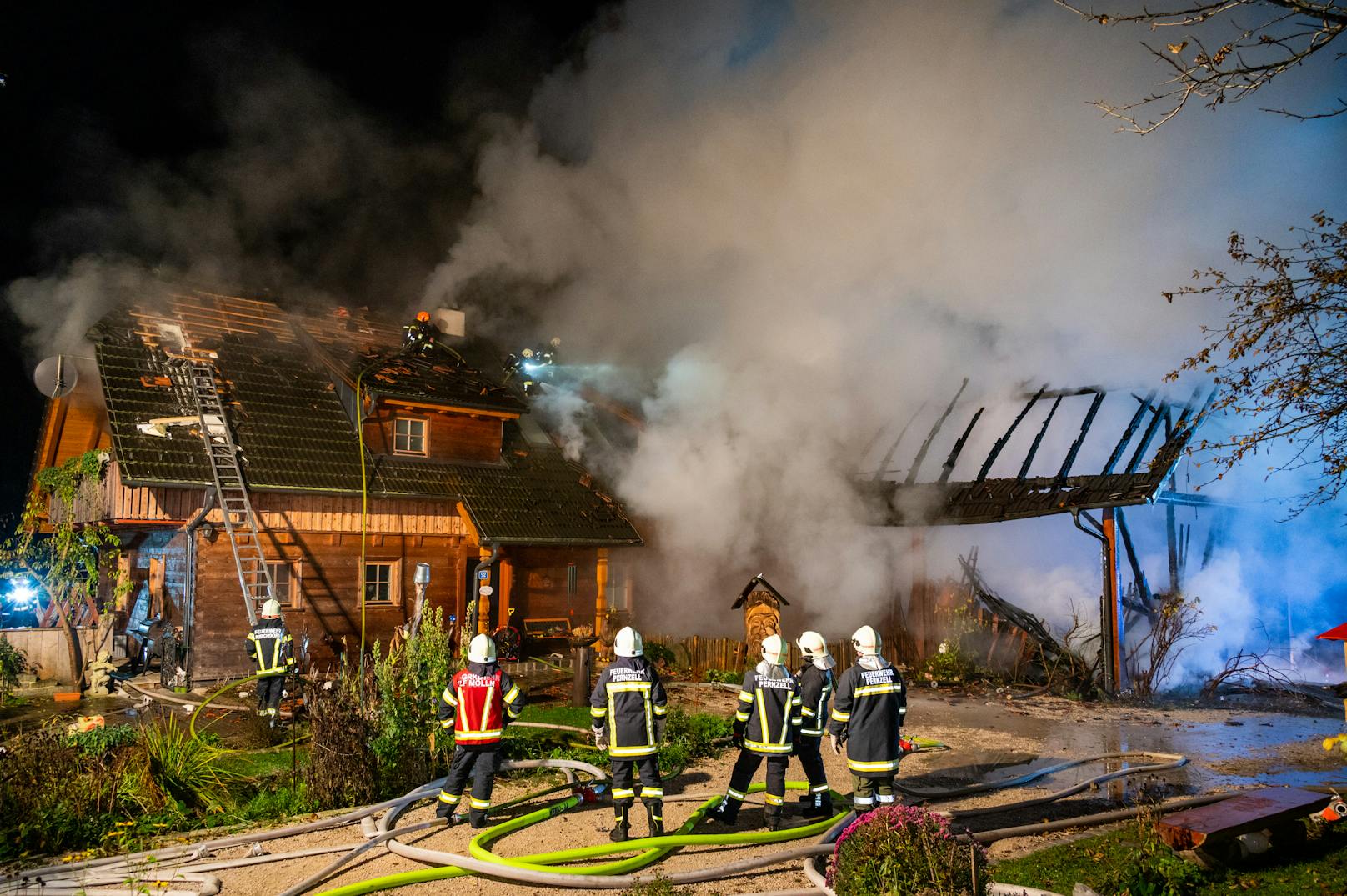 Das Gebäude stand in Vollbrand.