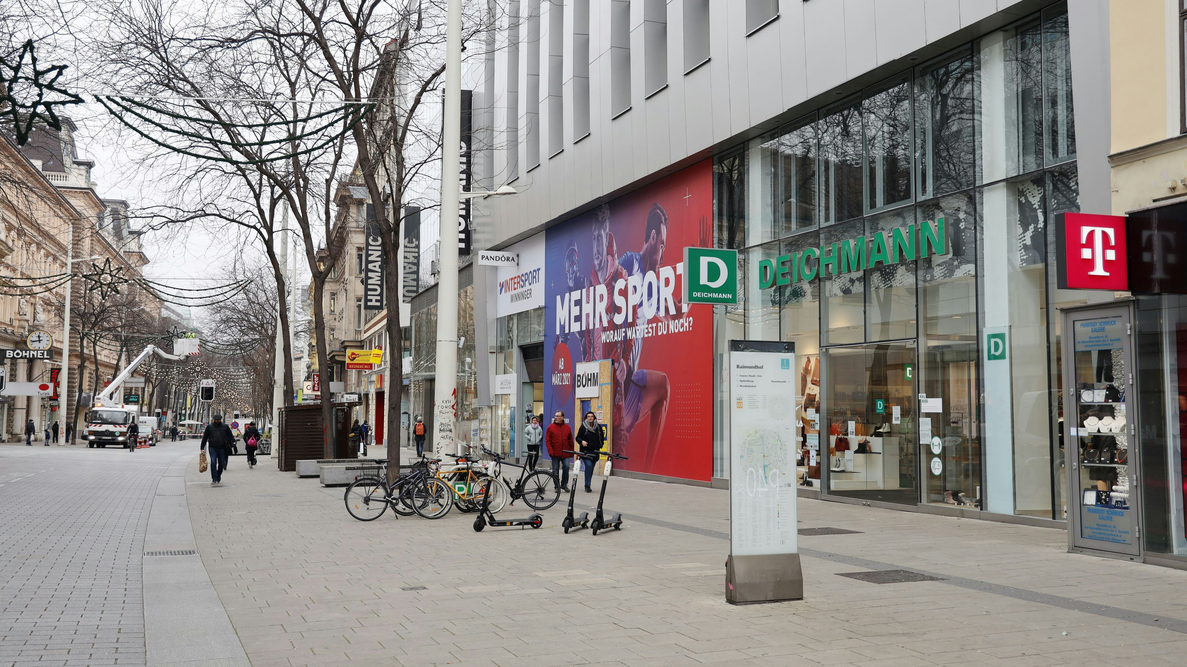 Die Geschäfte auf der Mariahilfer Straße sind geschlossen.