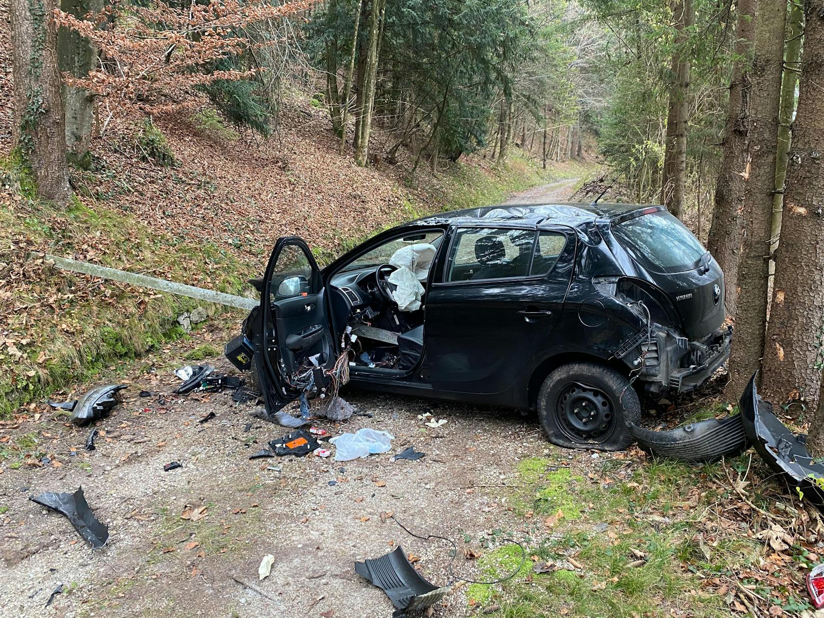 In der Nacht auf Dienstag kam es zu einem schweren Verkehrsunfall in Schwoich, Tirol.