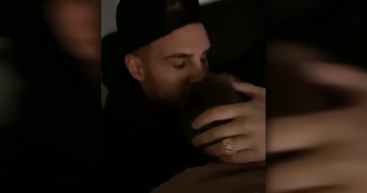 Pietro filmte sich und seinen Sohn in einem intimen Moment.