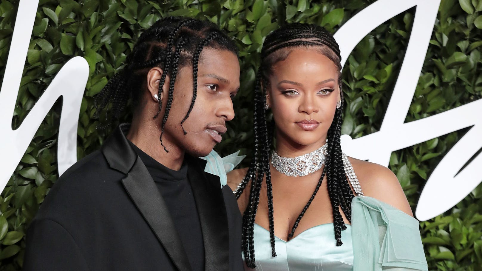 Musik-Superstar <strong>Rihanna</strong> und Rapper <strong>A$AP Rocky</strong> schüren die Gerüchte um eine mögliche Liebesbeziehung.