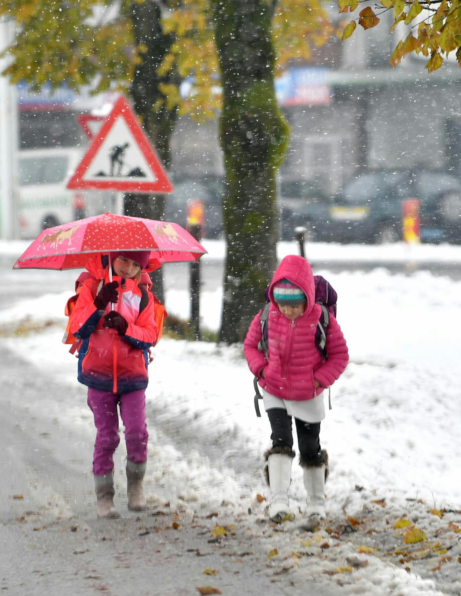 Pkw-Lenker fährt Schulkind (11) auf Schutzweg nieder