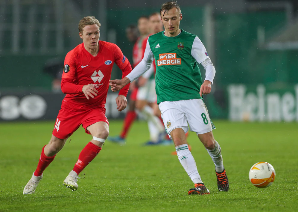 Marcel Ritzmaier im Duell mit Molde. 