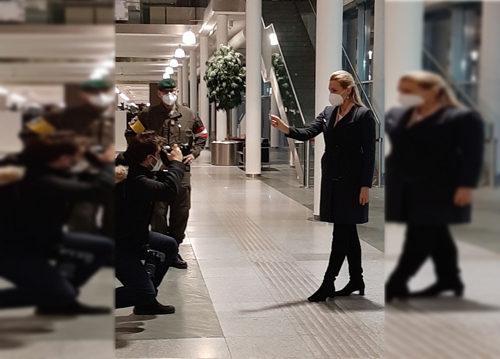 Auch Ministerin Aschbacher hat sich auf das Coronavirus testen lassen.