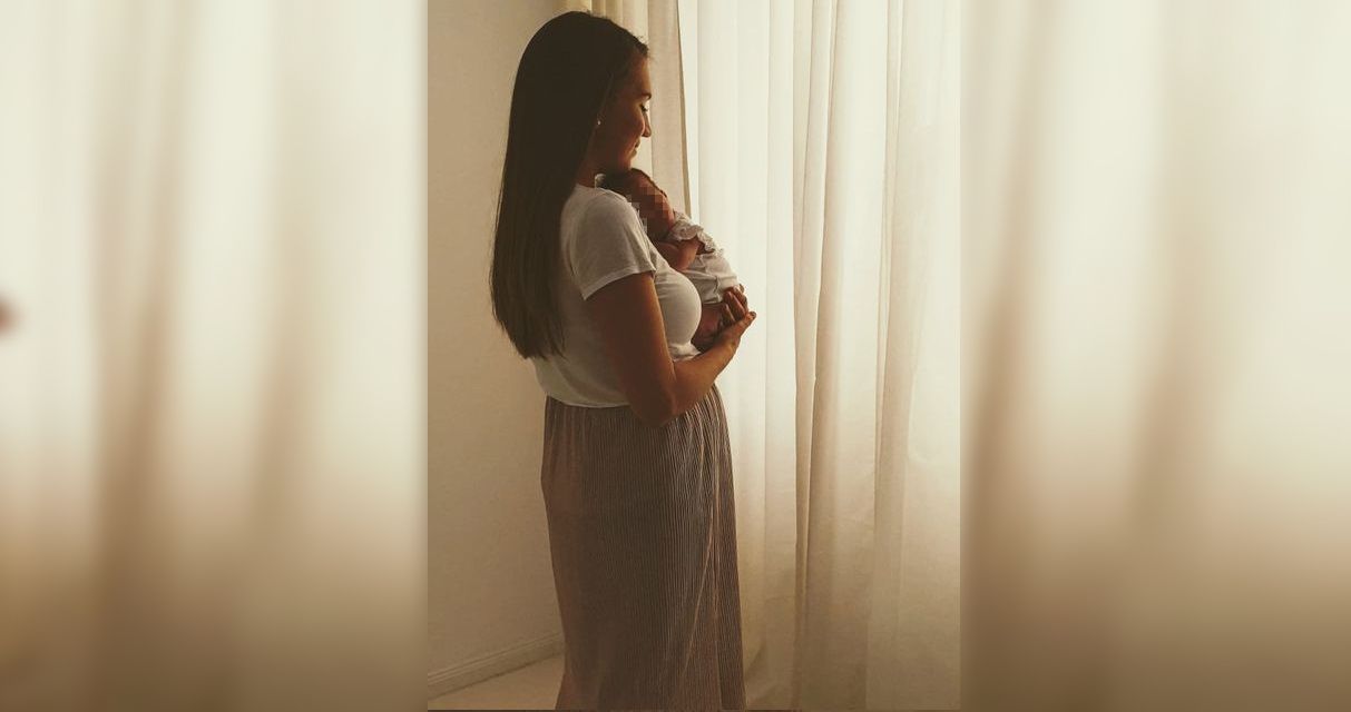 Nicole (26) sucht verzweifelt nach dem Weihnachtsgeschenk ihres Schwiervaters.