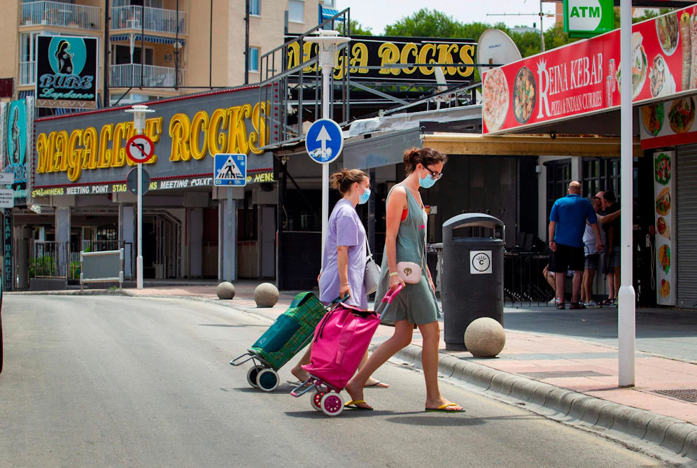 Touristinnen in Calvia, Mallorca