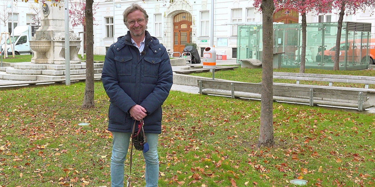 Der neue Josefstädter Bezirkschef Martin Fabisch (G) wird angelobt