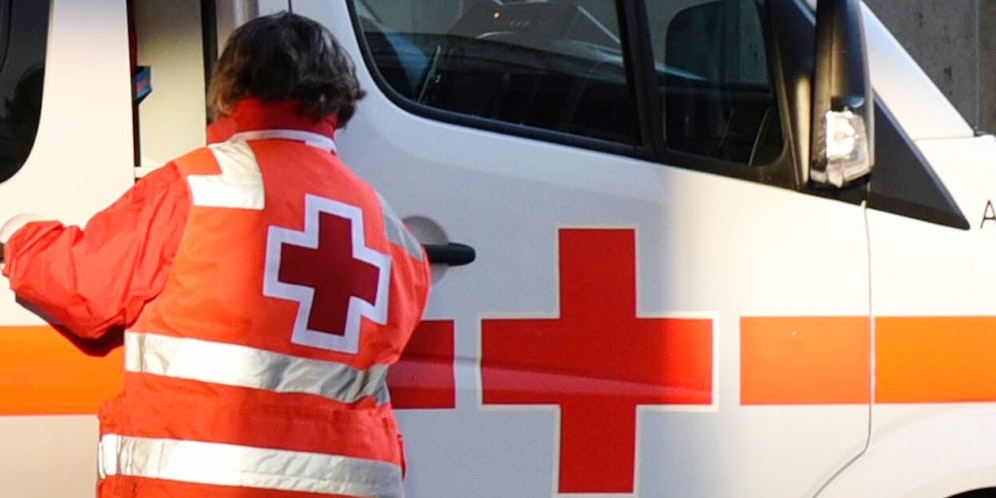 Schrecklicher Arbeitsunfall im Salzburger Pinzgau: Mit beiden Armen ist ein 51-jähriger Lagerarbeiter in eine Müllpresse geraten.