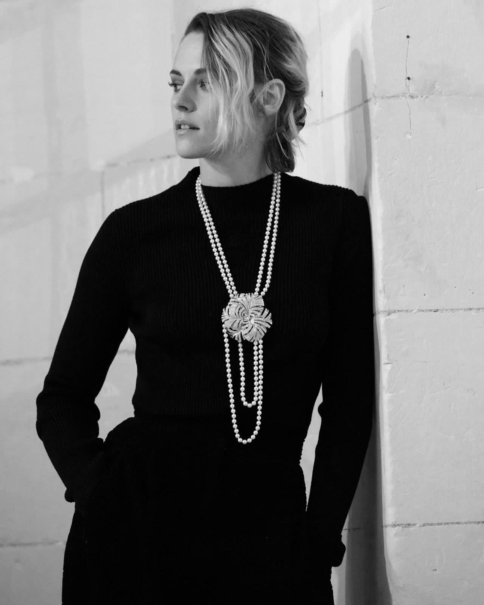 Kristen Stewart ist das Gesicht der neuen Kampagne und war deshalb der einzige Gast der "Chanel Métiers d'art"-Show 2021